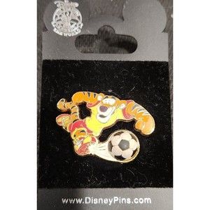 Disney Pin 62030 WDW Tigger kicks Rubber Soccer Ball Free D Black Nose Pooh Pal